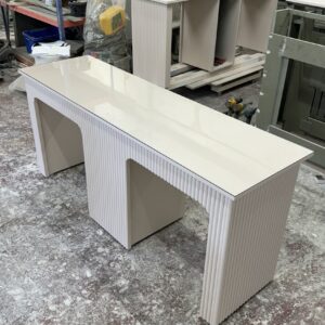 Small manicure desk reeded design