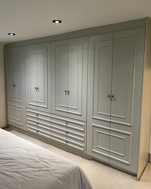 Bespoke wardrobes, oak internals, custom doors designed & made by us 🙌🏼